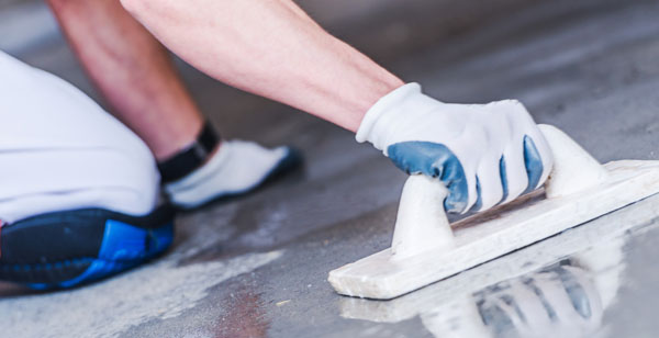 Equipe Pugliese em execução de revestimentos